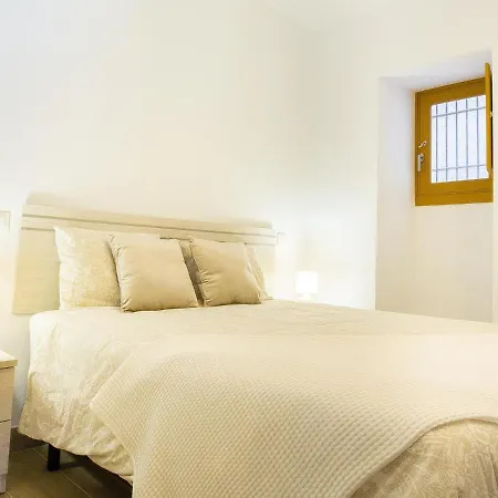 Calle Pintado 21 Bajo Эстепона